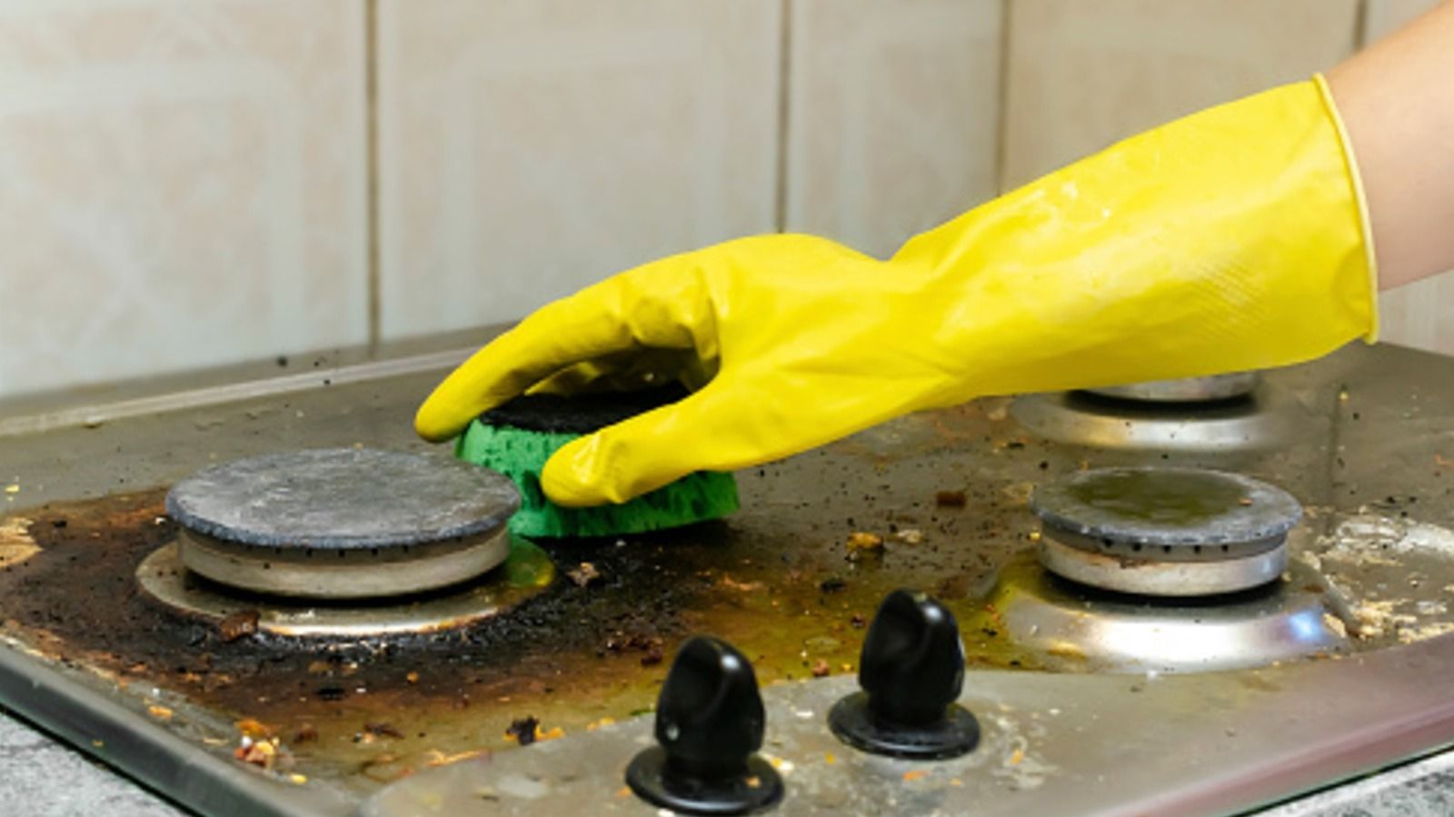 degreasing kitchen with green products